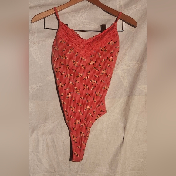 PINK Victoria's Secret Ribbed Bodysuit Size Medium - Picture 1 of 3